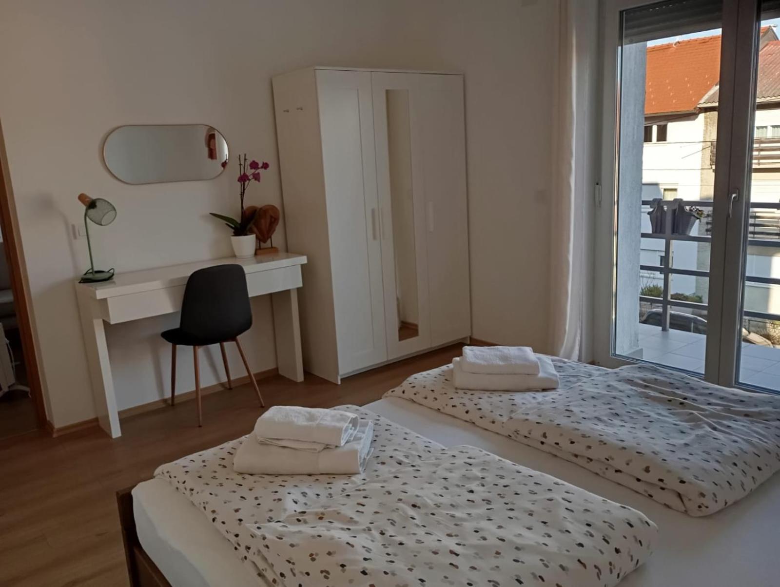 Apartman Zagreb , With Balcony And Free Parking Екстер'єр фото